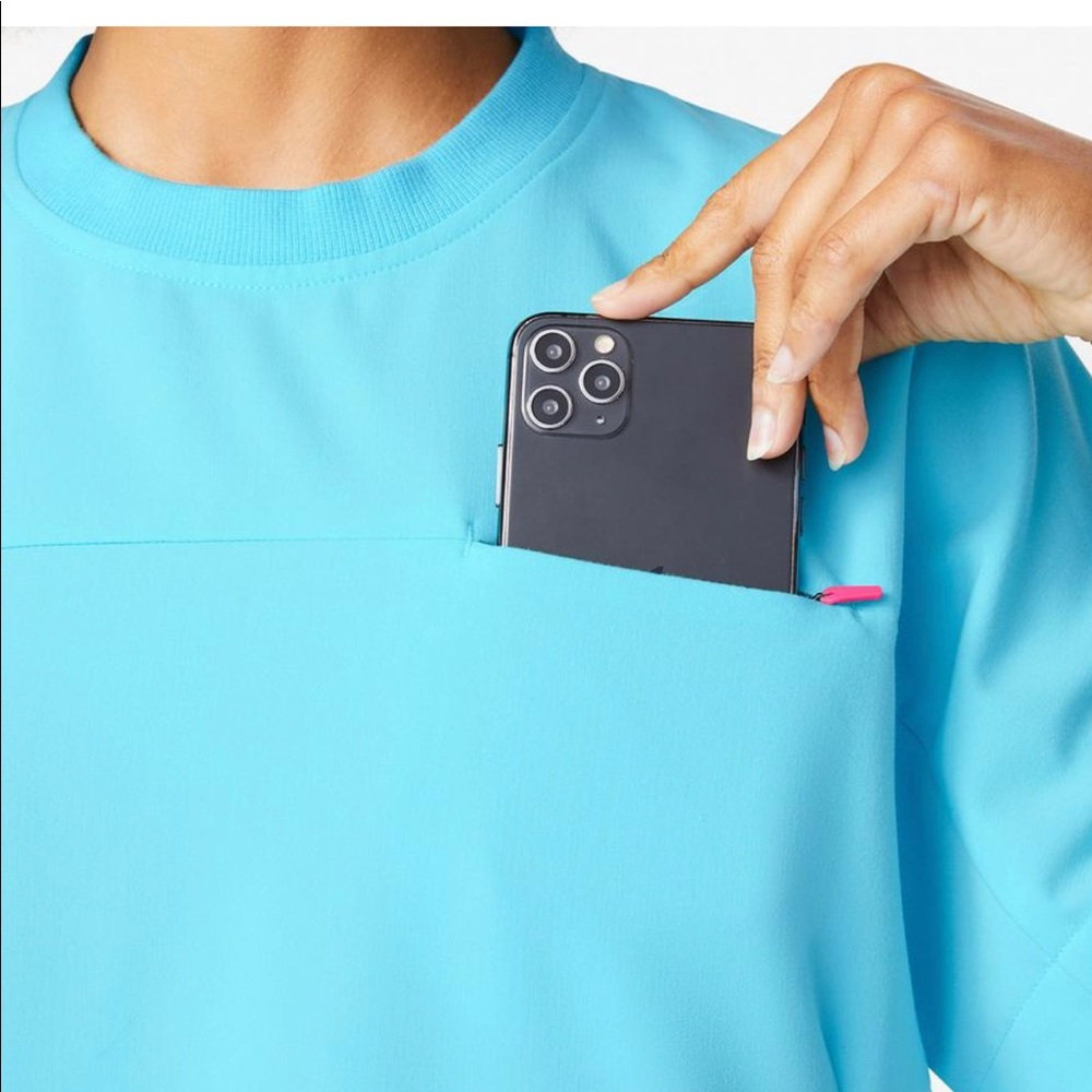 figs neon blue lismore crew top